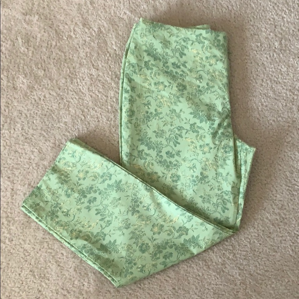 NWOT GAP Factory Store Green Floral Capri’s SZ 8